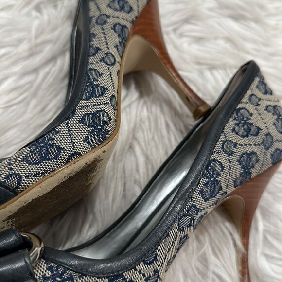 Guess Vintage Navy Jacquard & Leather Peep Toe Heels Sz 7 - Picture 14 of 15